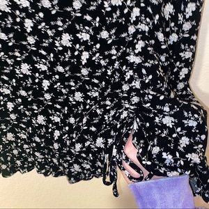 FLORAL MINI SKIRT • Forever 21